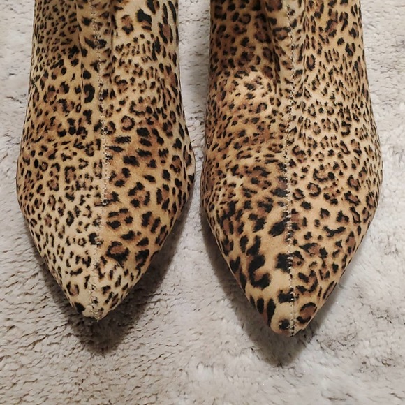 Very Volatile Faux Fur Leather Cheetah Print Pull On Pointed Toe Calf Boots 6.5 - Picture 2 of 6
